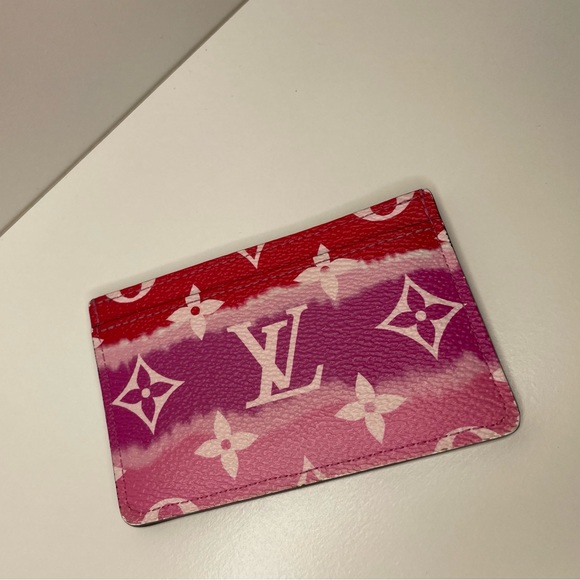 LOUIS VUITTON
Pink/Red Coated Canvas Escale Card Holder - Picture 4 of 7